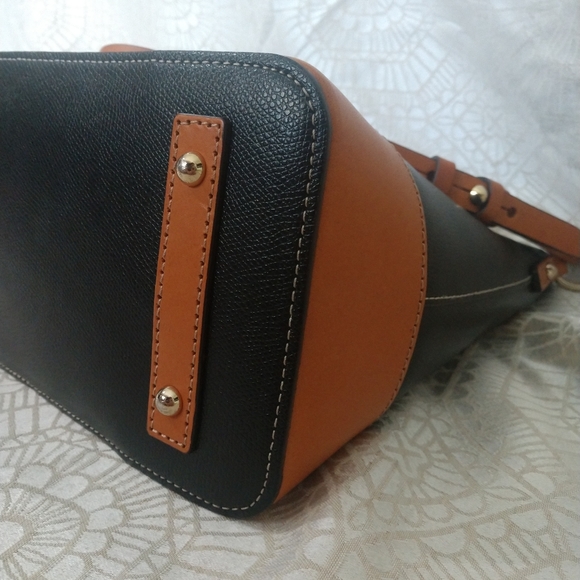 Dooney and Bourke hobo - Picture 2 of 9